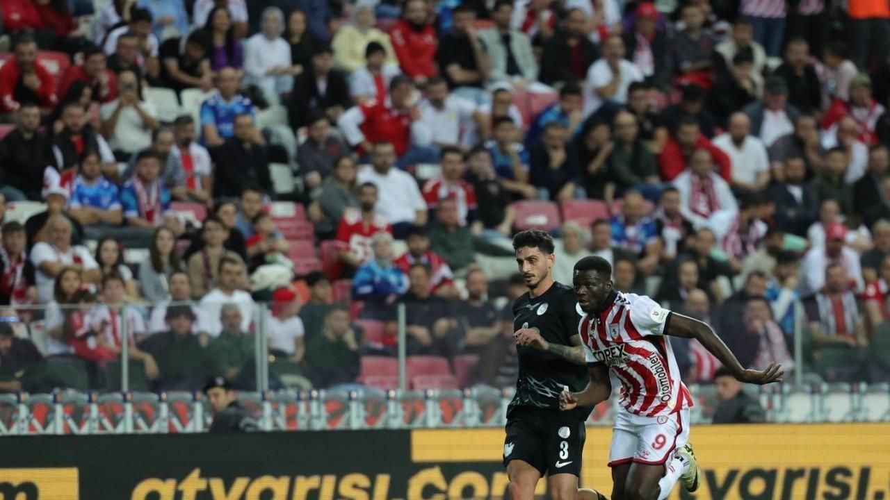 Trendyol Süper Lig: Samsunspor: 1 - Çaykur Rizespor: 1 (İlk yarı)
