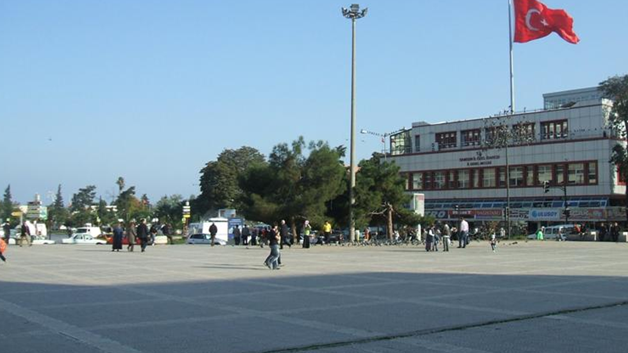 Kasım’da Şehir Merkezi Kültür Turu: Cumhuriyet Meydanı