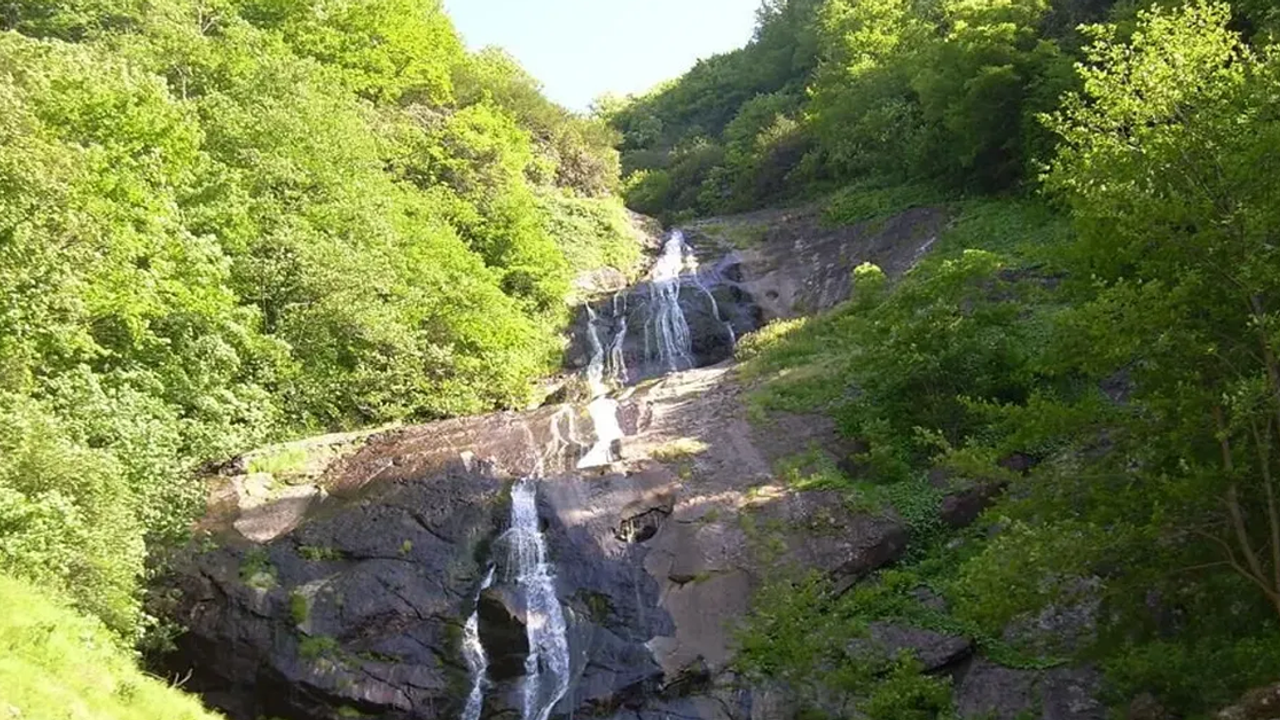 Salıpazarı Şelaleleri: Karadeniz’in Gizli Cenneti