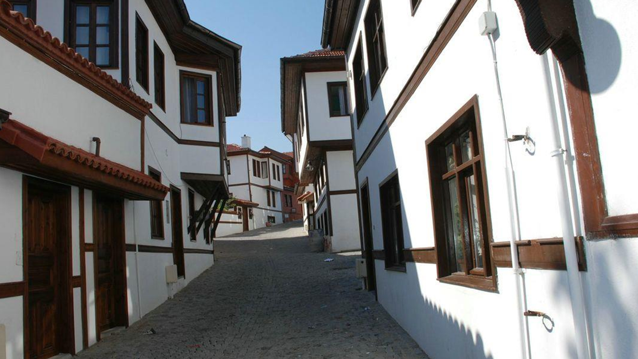 Vezirköprü’nün Tarihi Konakları: Taşın ve Ahşabın Uyumu