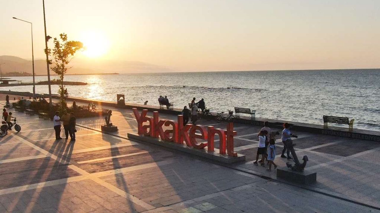 Kasım’da Yakakent Sahilinde Taze Balık ve Çay Keyfi