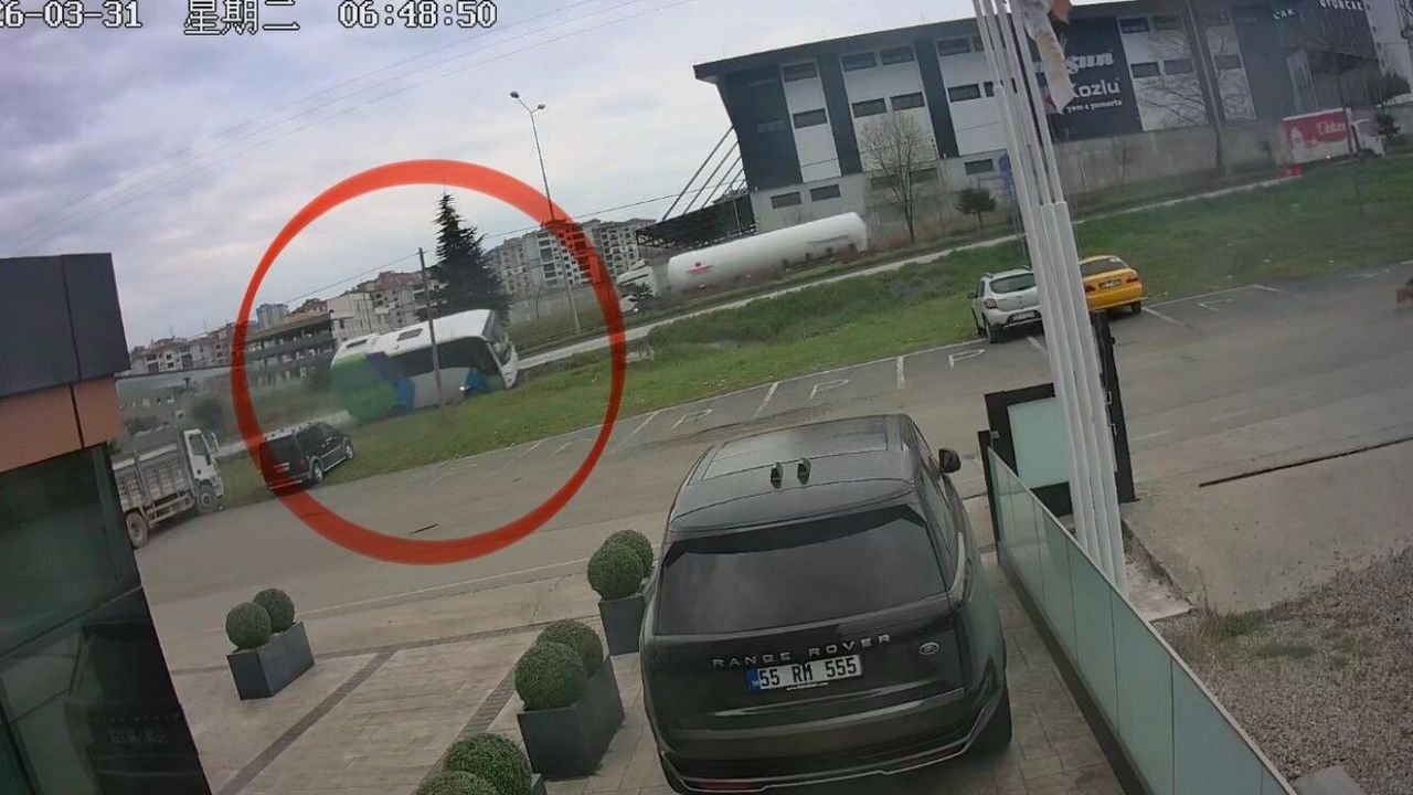 Yarışmadan dönen öğrencileri taşıyan aracın kaza anı güvenlik kamerasına  yansıdı - Samsun Haber – Son Dakika &amp; Samsunspor | Samsun Canlı Haber