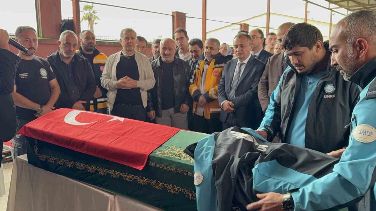 Organ nakli yolunda hayatını kaybeden hemşire gözyaşlarıyla uğurlandı