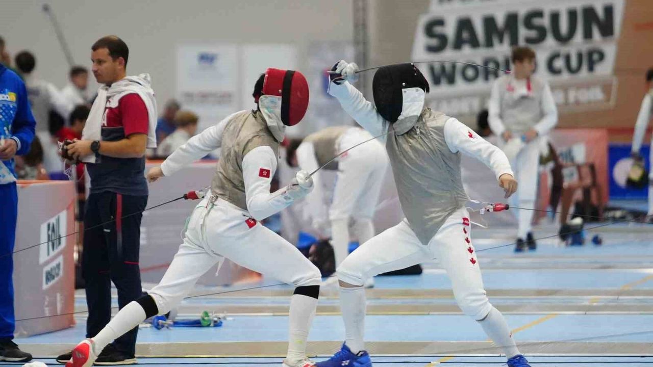 Yıldızlar ve Gençler Flöre Dünya Kupası'nda sporcular, kılıçlarını Samsun'da sallıyor