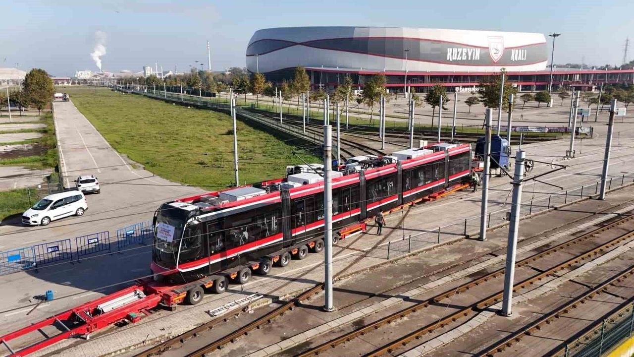 12 yeni tramvaydan dördüncüsü Samsun'a ulaştı