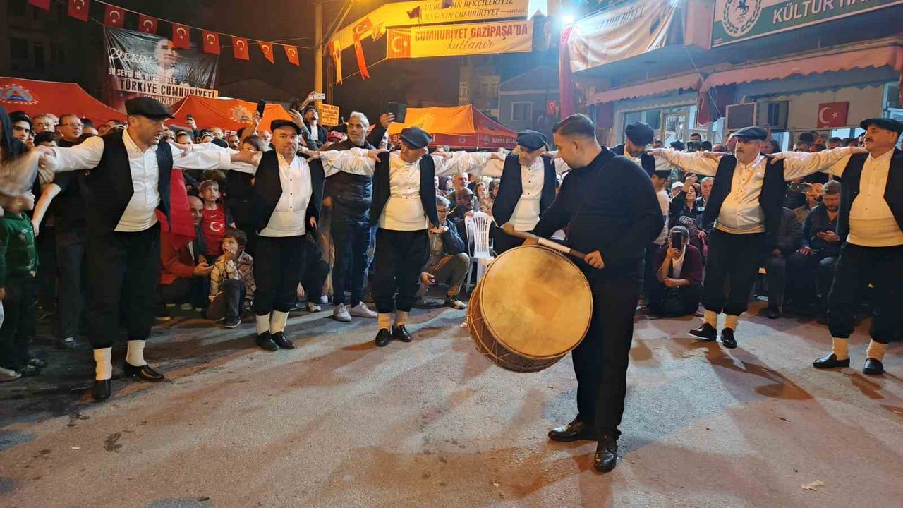 Bafra Gazipaşa Mahallesi'nde Cumhuriyet coşkusu