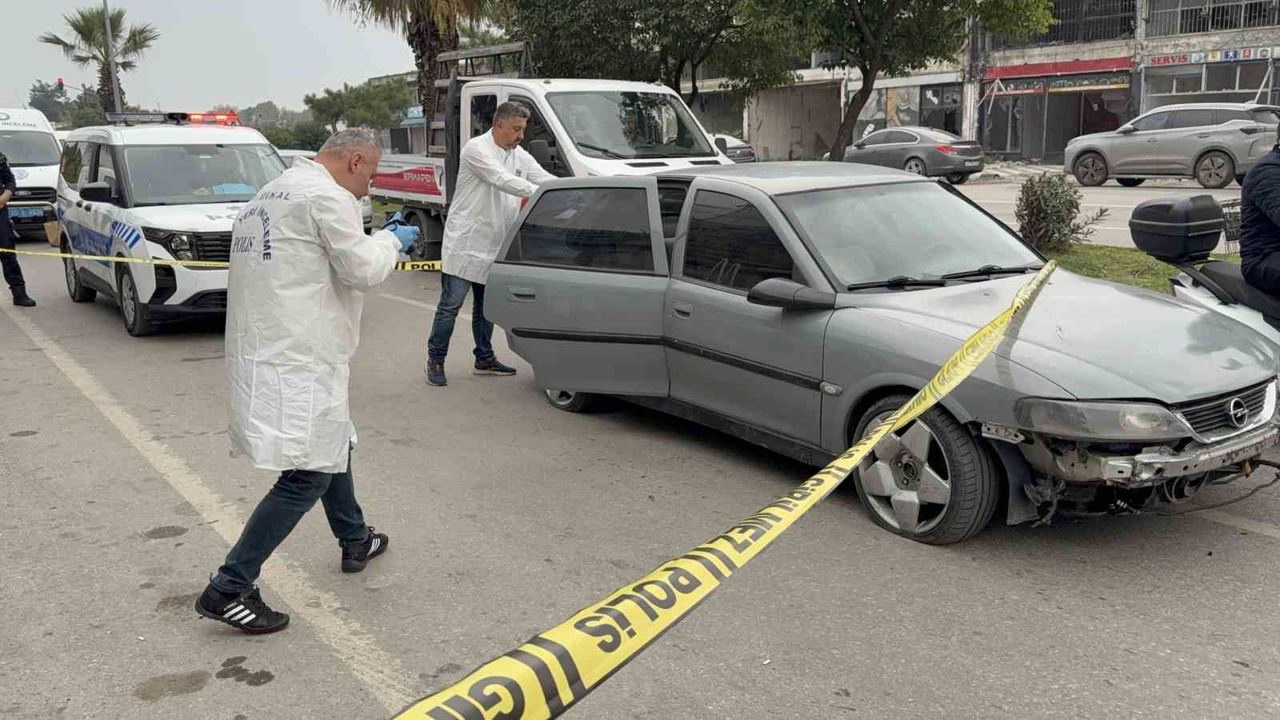 Önünü kestikleri şahsı bıçaklayıp aracının lastiklerini kestiler
