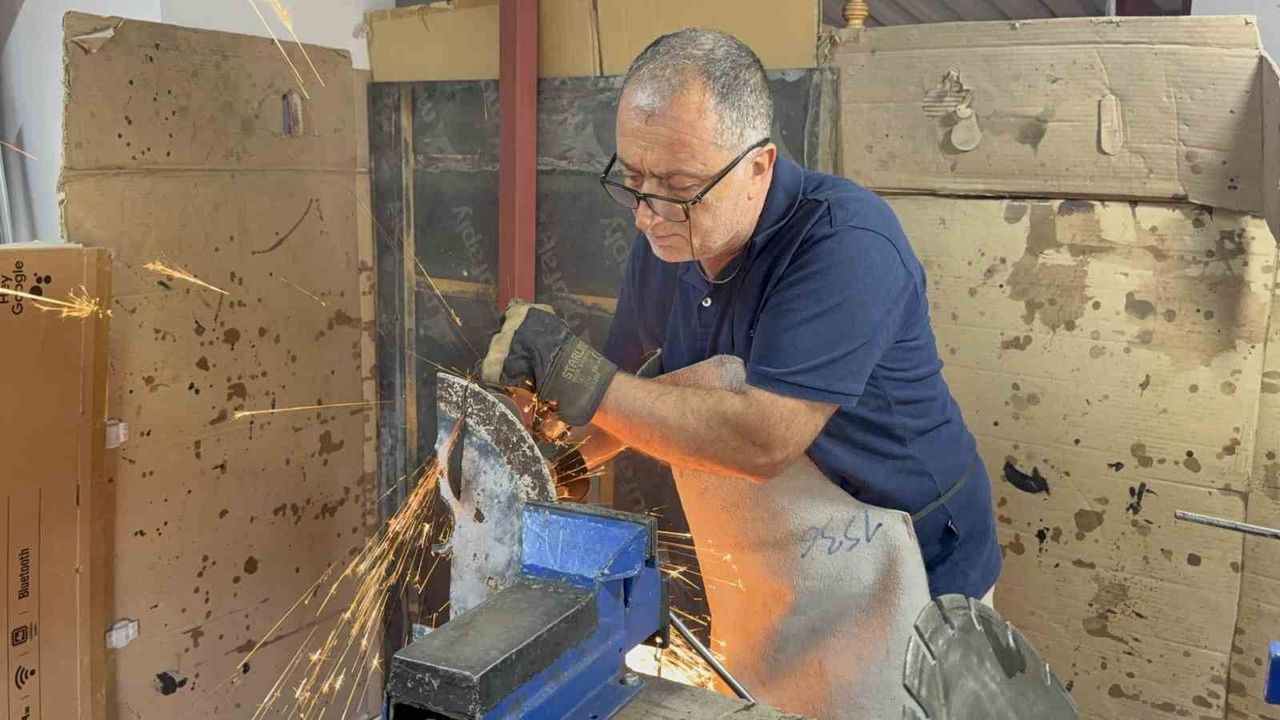 Sağlık memuru hurdayı sanat eserlerine dönüştürüyor