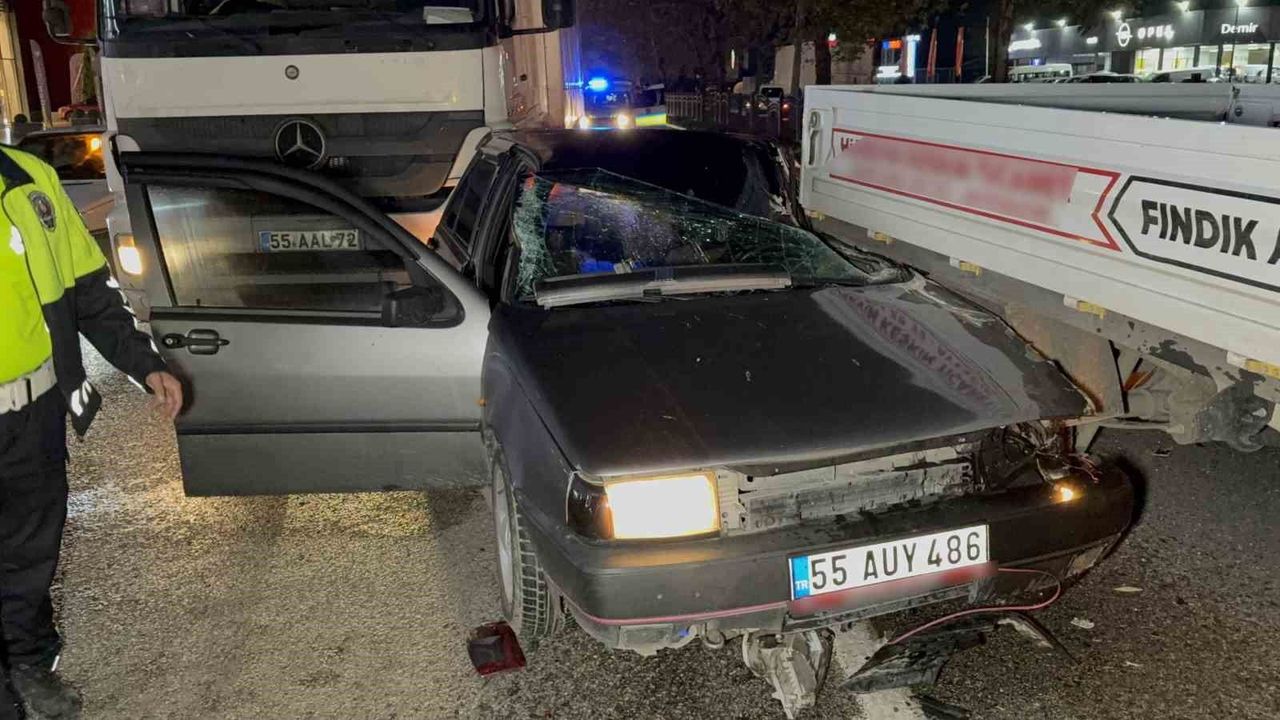 Samsun'da 4 araçlı zincirleme kaza: Anne ve oğlu yaralandı