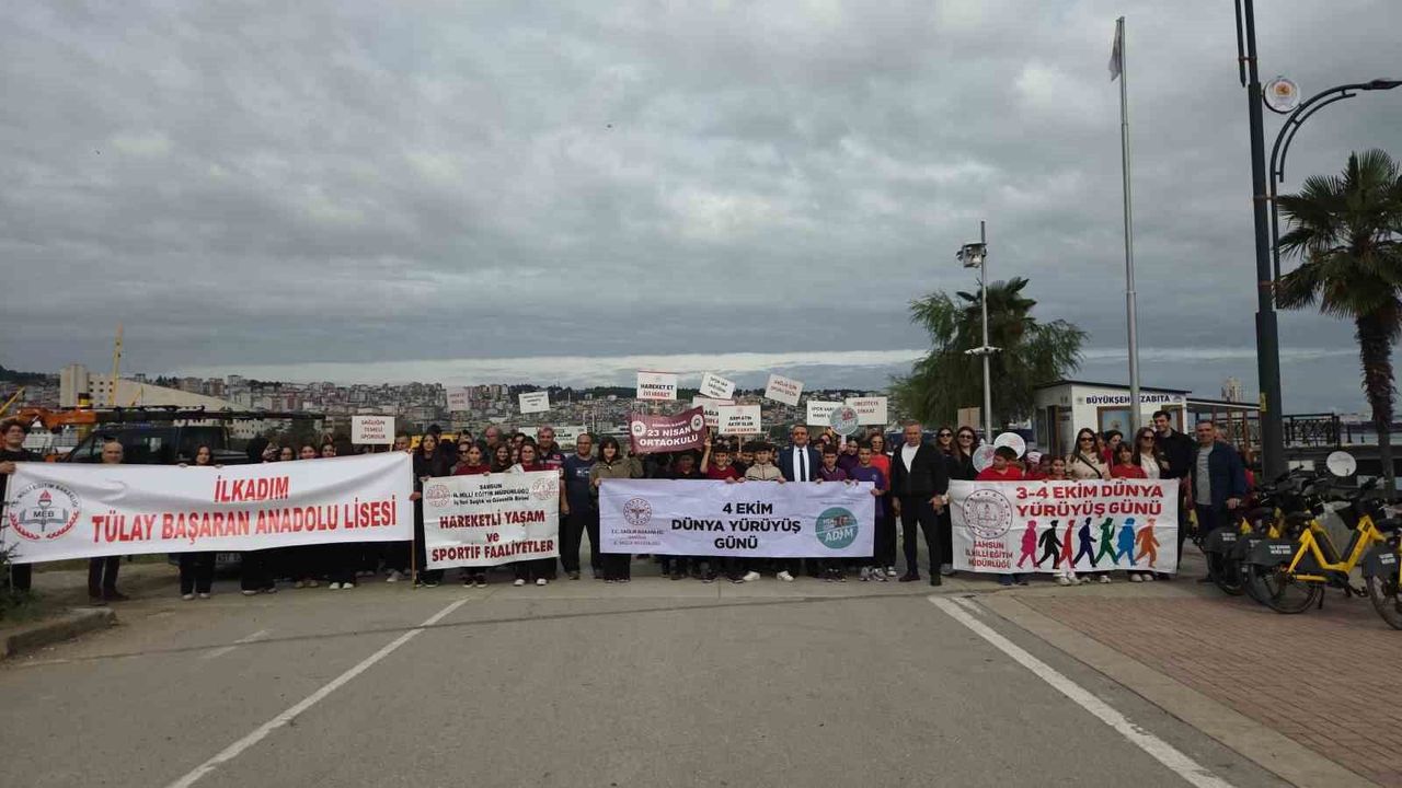 Samsun'da öğrenciler sağlıklı yaşam için yürüdü