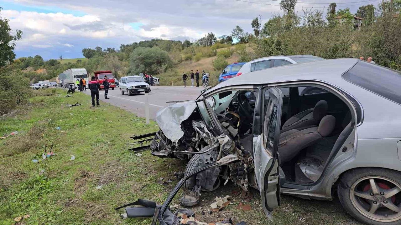 Samsun'daki kazada ağır yaralanan sürücü hayatını kaybetti
