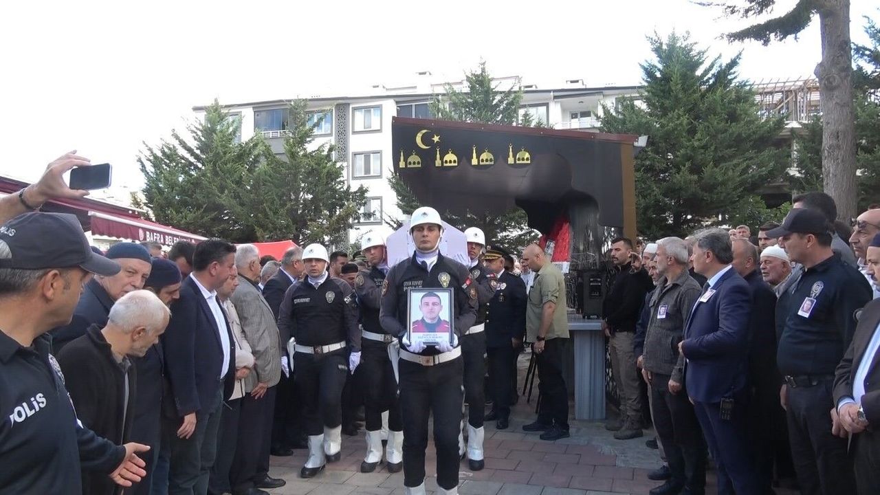 Tekne kazasında ölen polis memuru Numan Şen, son yolculuğuna uğurlandı
