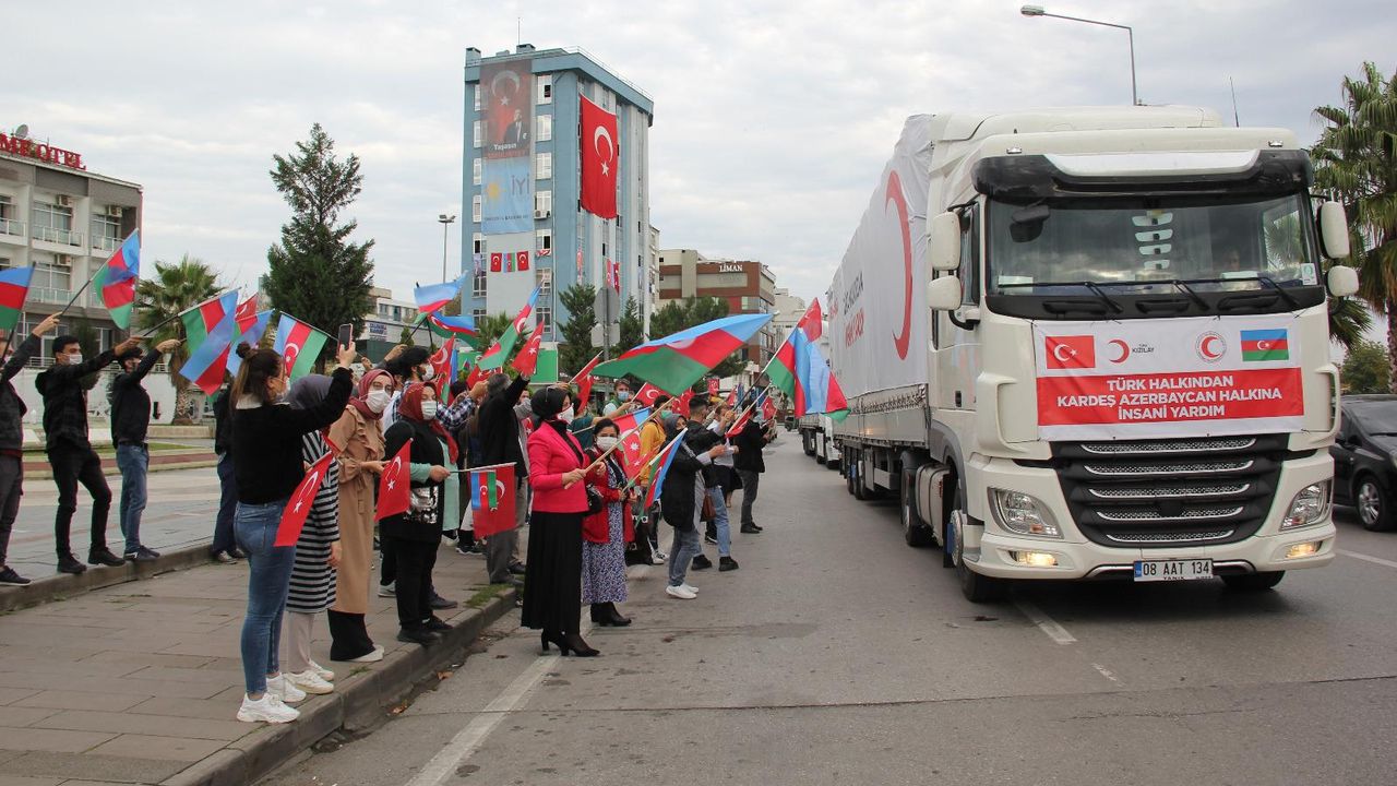 Türk Kızılay'dan Azerbaycan'a 11 Tır İnsani Yardım