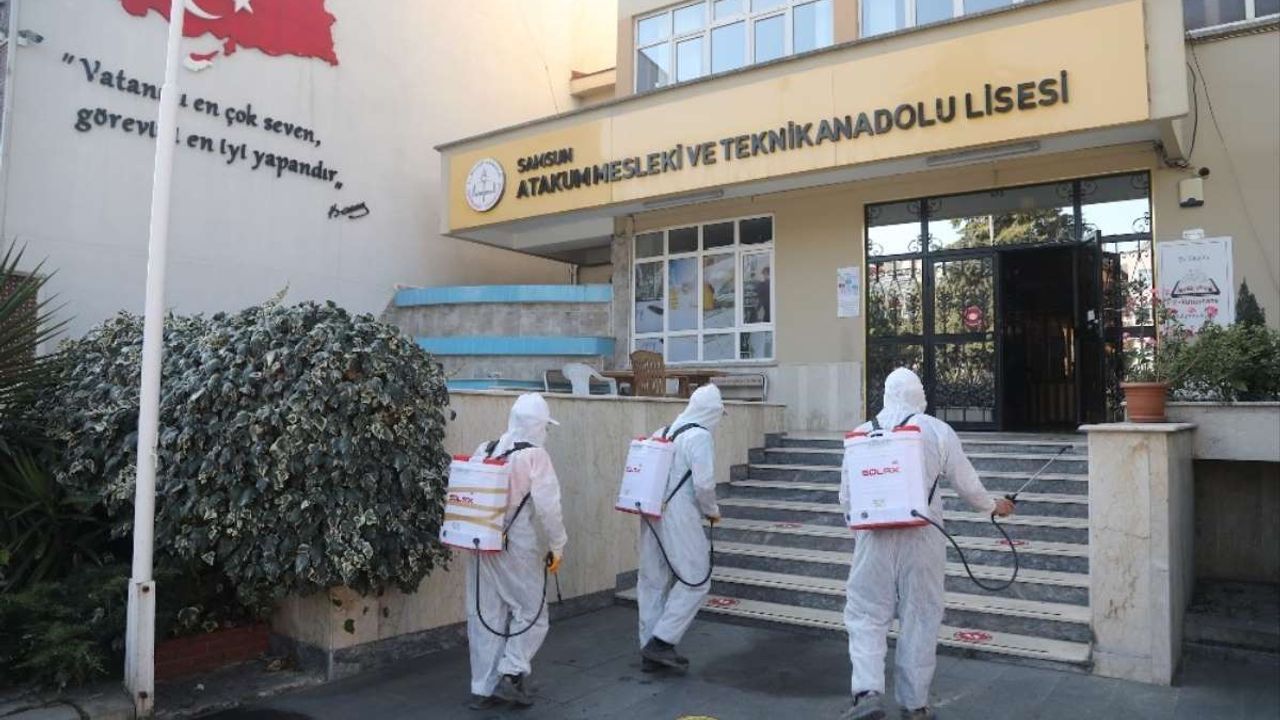 Atakum Belediyesi’nden ilk ders öncesinde okullarda dezenfeksiyon