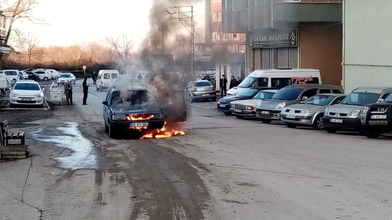 Samsun'da Otomobil Alevlere Teslim Oldu