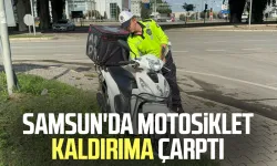 Samsun'da motosiklet kaldırıma çarptı