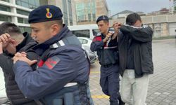 Araçlarında uyuşturucuyla yakalanan 2 kişi tutuklandı