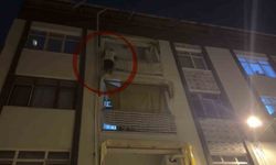 Kapısına gelen sivil polislerden korkup balkona çıkarak yürekleri ağza getirdi