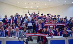 OMÜ Tıp Fakültesi’nin 1990 mezunları 35 yıl sonra aynı amfide buluştu