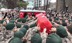 Samsunlu şehit polis, görev arkadaşlarının omzunda dualarla uğurlandı