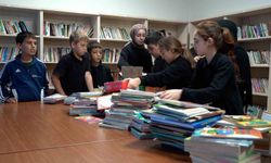 Atakum'da 10 binin üzerinde kitabı öğrencilerle buluştu