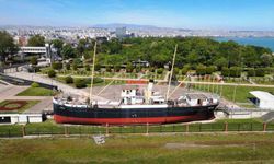 Bandırma Vapuru, karadan yürütülerek Tütün İskelesi'ne taşınacak