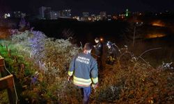 Samsun'da otomobil 3 metre yükseklikten yuvarlandı: Sürücü yara almadan kurtuldu