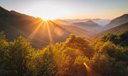 Kıyı Kentinde Sabahın İlk Işıkları