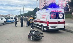 Motosikletle otomobil çarpıştı: 2 yaralı