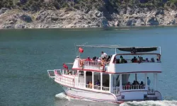 Şahinkaya Kanyonu’nda Tekne Turu Deneyimi