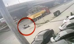 Motosikletli tırın altına girmekten son anda kurtuldu
