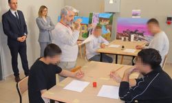 Çocuk ve genç mahkumlara hat sanatı süsleme çalışmaları tanıtıldı