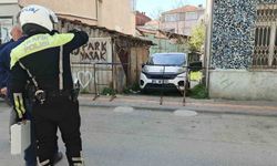 Kaldırımı kapatan bariyer kazaya neden oldu: 2 yaşındaki çocuk yaralandı