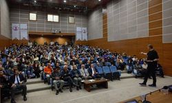 NASA'daki Türk bilim adamı Dr. Umut Yıldız, OMÜ'de evrenin sırlarını anlattı