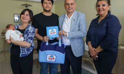 İlkadım'da doğan 555'inci bebeğin ilk hediyesi Başkan Kurnaz'dan