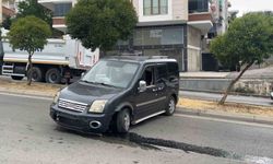 Freni boşalan hafif ticari araç 2 metreden yola düştü