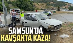 Otomobilin refüje çıktığı kaza maddi hasarla atlatıldı