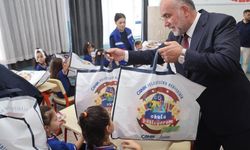 Canik'te birinci sınıfların sıralarında belediye sürprizi