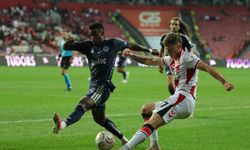 Trendyol Süper Lig: Samsunspor: 0 - Fenerbahçe: 1 (İlk yarı)