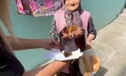 Samsun'da yaşlılara doğum günü sürprizi: Büyüklerin yüzü pasta ile gülüyor