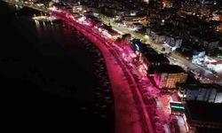 Sahilde pembe seferberlik: Meme kanserine karşı farkındalık ışıkları