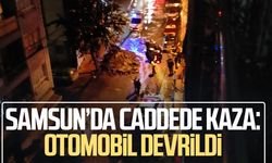 Samsun’da caddede kaza: Otomobil devrildi