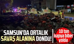 Samsun'da devrilen kamyondaki 10 ton kapya biber yola saçıldı