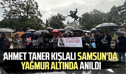 Ahmet Taner Kışlalı Samsun'da yağmur altında anıldı