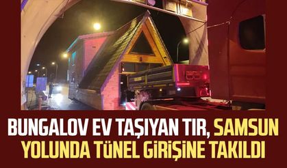 Bungalov ev taşıyan tır, Samsun yolunda tünel girişine takıldı