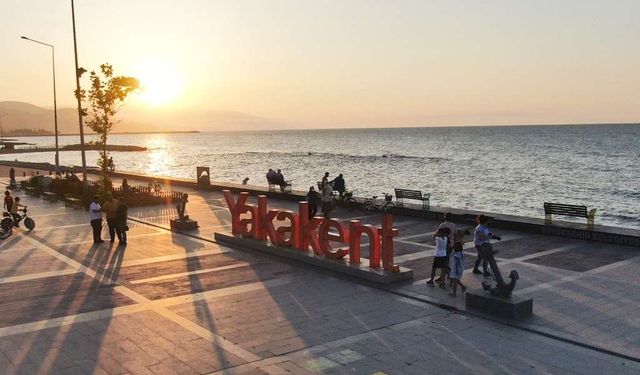 Kasım’da Yakakent Sahilinde Taze Balık ve Çay Keyfi
