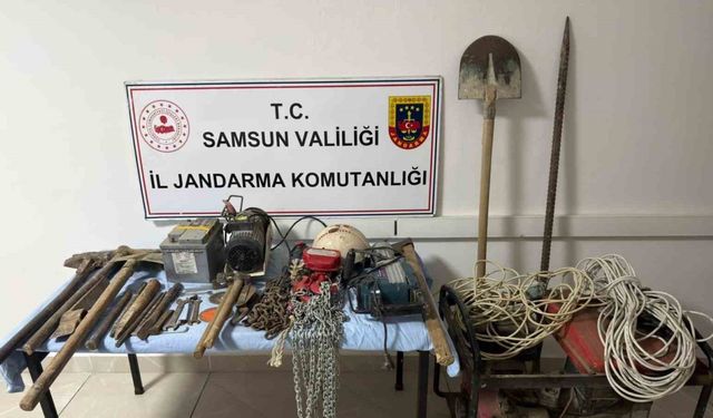 Kaçak kazı yapan 4 şahıs jandarmaya yakalandı