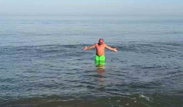 Samsun’da pastırma sıcakları vatandaşı denize çekti