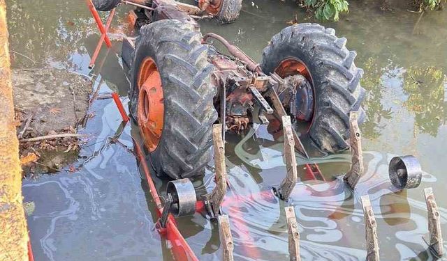 Samsun’da traktör sulama kanalına devrildi