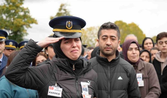 Şehit ağabeye polis kardeşin yürek yakan vedası